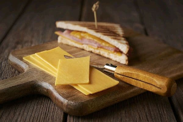 Cheddar rouge tranché, barquette de 400g