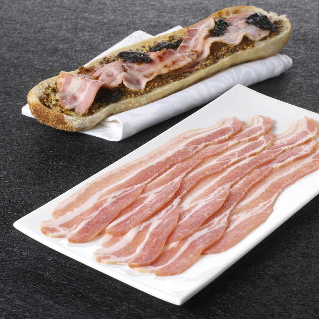 Poitrine fumée tranchée